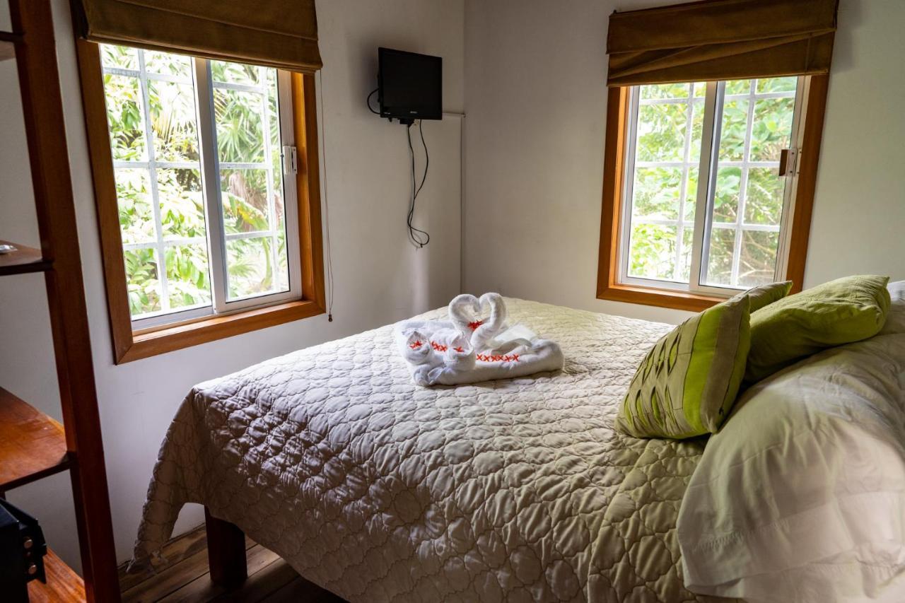 Hummingbirds Cabins Caye Caulker Bagian luar foto